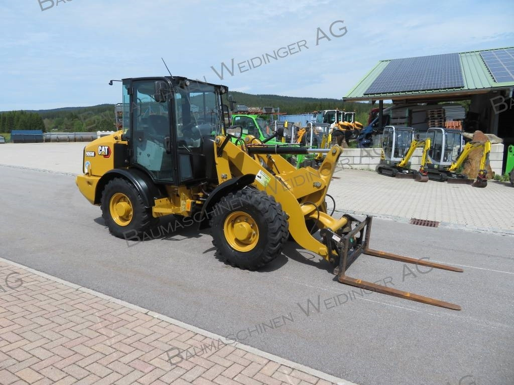 CAT 906M - Wheel loader: picture 1 CAT 906M - Wheel loader: picture 1
