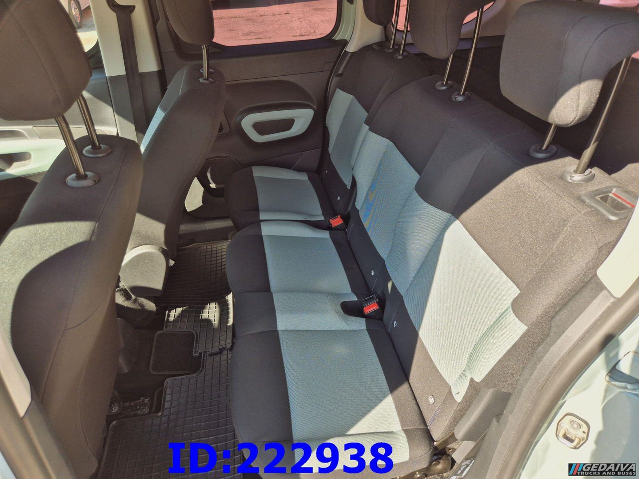 Passenger van CITROEN Berlingo: picture 22