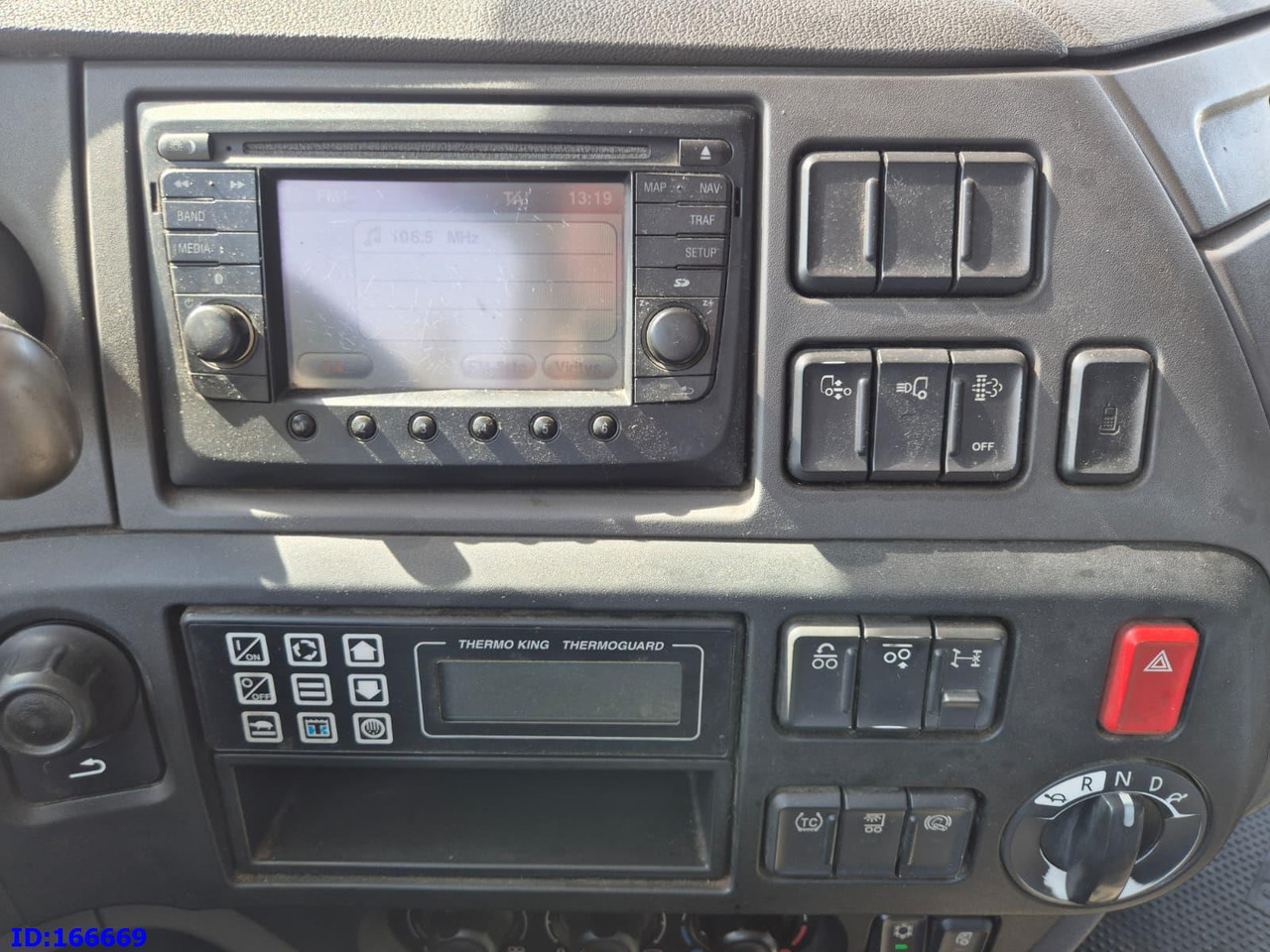 Refrigerator truck DAF XF 106.460 FAR  6X2 Euro6: picture 16