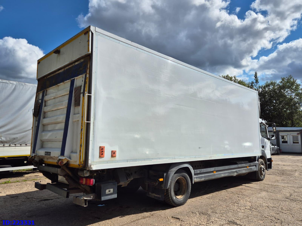 MERCEDES-BENZ Atego 1221 Euro6 (Open side box) - Isothermal truck: picture 5 MERCEDES-BENZ Atego 1221 Euro6 (Open side box) - Isothermal truck: picture 5