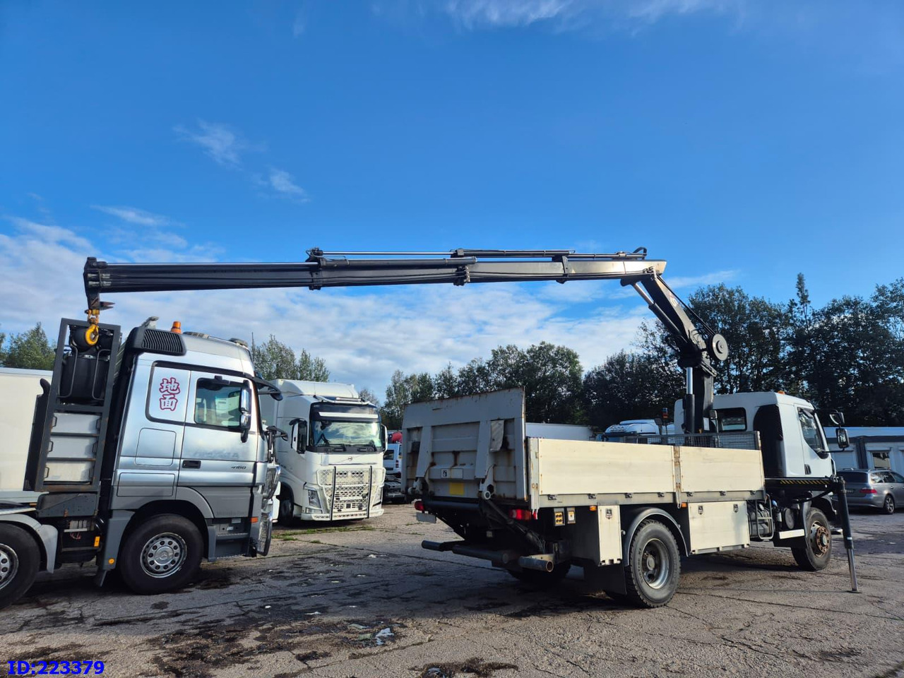RENAULT Midlum 240.16 4x4 + HIAB 122 E-3 HIDUO - Dropside/ Flatbed truck: picture 5 RENAULT Midlum 240.16 4x4 + HIAB 122 E-3 HIDUO - Dropside/ Flatbed truck: picture 5