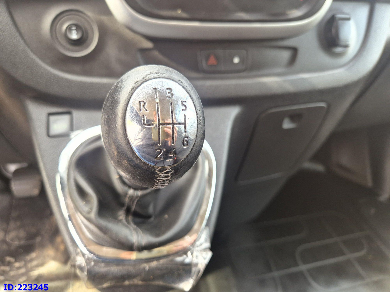 Combi van RENAULT Trafic Euro6: picture 18 Combi van RENAULT Trafic Euro6: picture 18