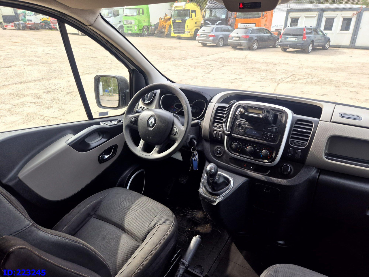 Combi van RENAULT Trafic Euro6: picture 19 Combi van RENAULT Trafic Euro6: picture 19