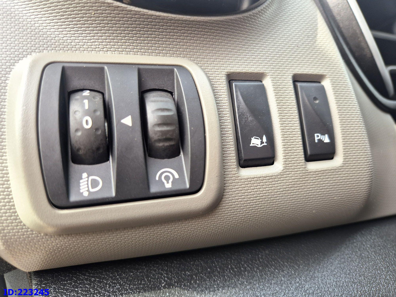 Combi van RENAULT Trafic Euro6: picture 14 Combi van RENAULT Trafic Euro6: picture 14