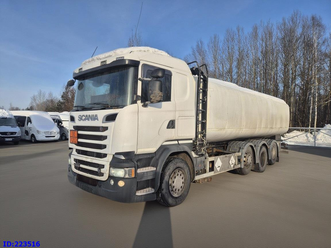 SCANIA R520 8x2 - 22100L - Steering axle - Tank truck: picture 1 SCANIA R520 8x2 - 22100L - Steering axle - Tank truck: picture 1
