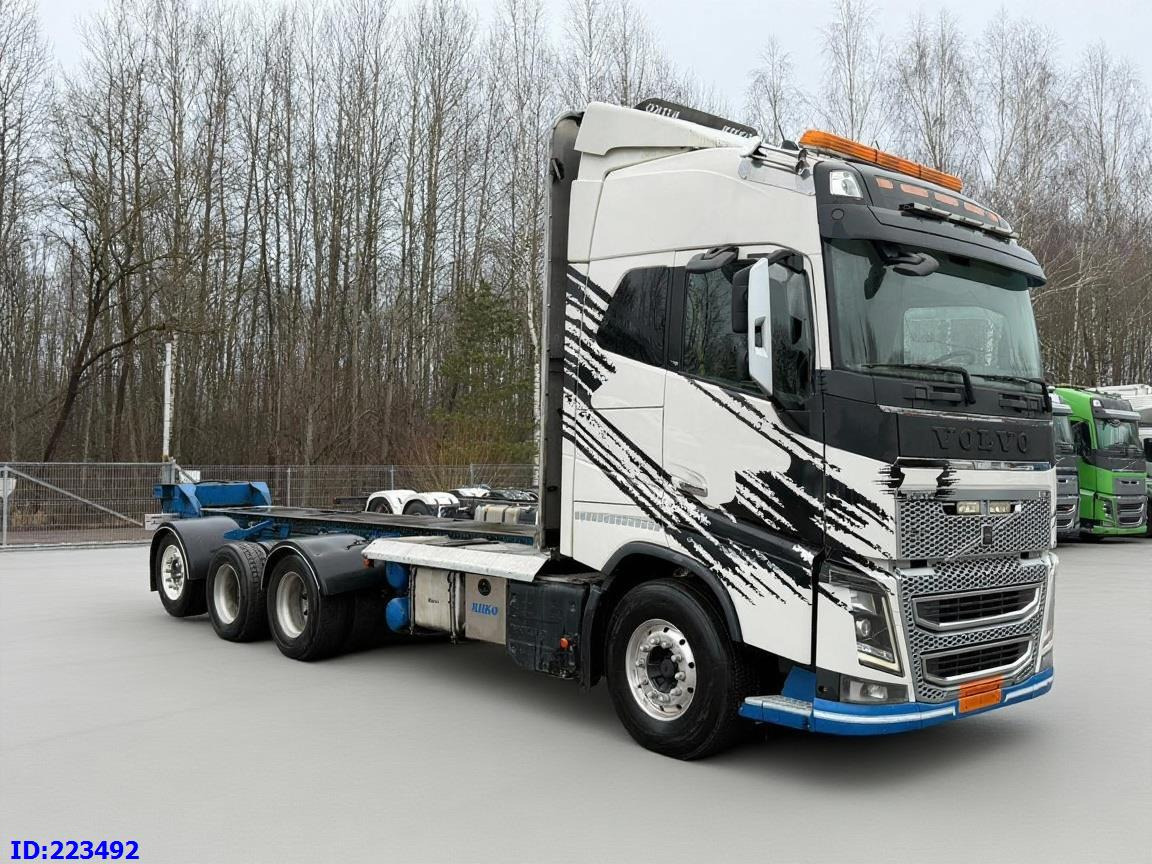 VOLVO FH16 750HP 8x4 - Cab chassis truck: picture 4 VOLVO FH16 750HP 8x4 - Cab chassis truck: picture 4