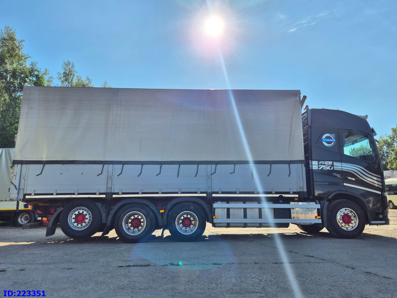 VOLVO FH16 750HP - 8x4-Steering axle - Curtainsider truck: picture 5 VOLVO FH16 750HP - 8x4-Steering axle - Curtainsider truck: picture 5