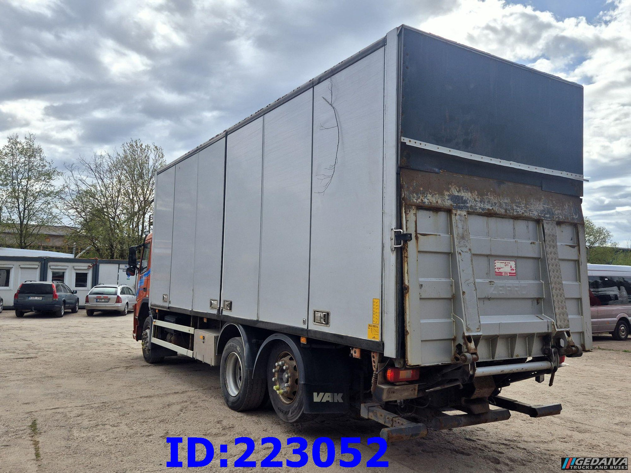 Box truck VOLVO FM11 450HP 6x2 Euro5: picture 8