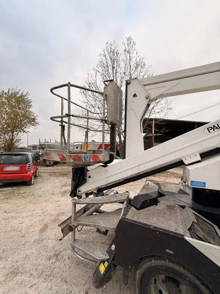 PALFINGER P 240 A - Truck mounted aerial platform: picture 2 PALFINGER P 240 A - Truck mounted aerial platform: picture 2