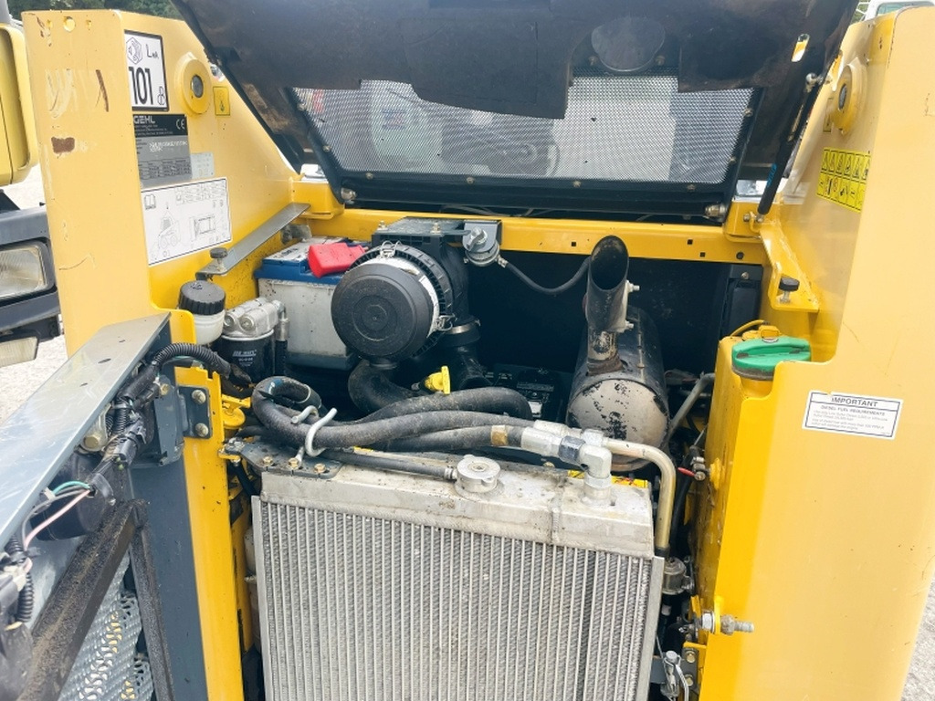 Skid steer loader Gehl R135 (4068): picture 8