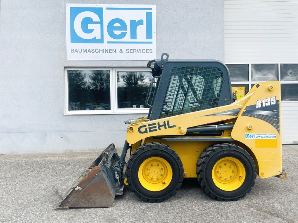 Skid steer loader Gehl R135 (4068): picture 9