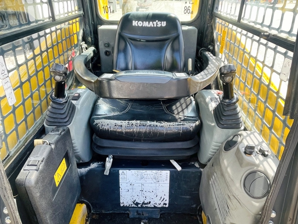 Komatsu SK714 (4012) - Skid steer loader: picture 5 Komatsu SK714 (4012) - Skid steer loader: picture 5