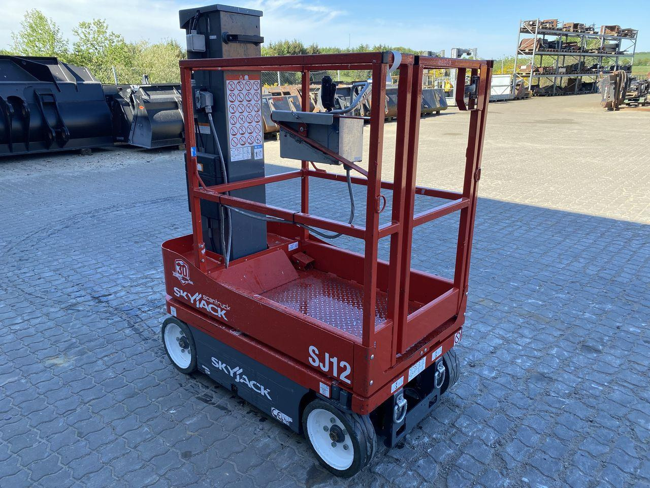 Skyjack SJ12 - Vertical mast lift: picture 5 Skyjack SJ12 - Vertical mast lift: picture 5