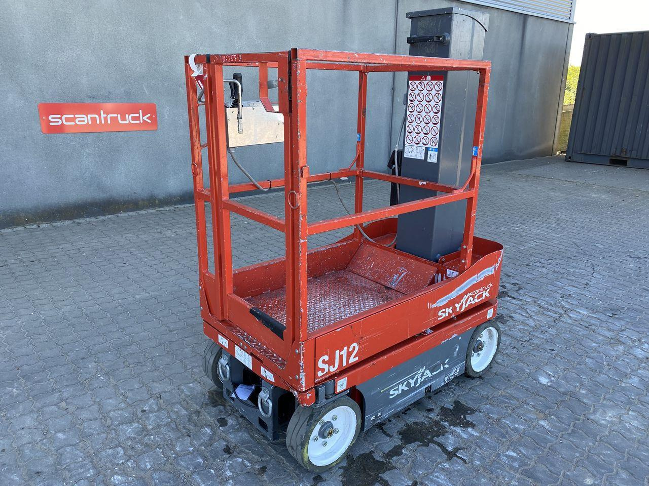 Skyjack SJ12 - Vertical mast lift: picture 1 Skyjack SJ12 - Vertical mast lift: picture 1
