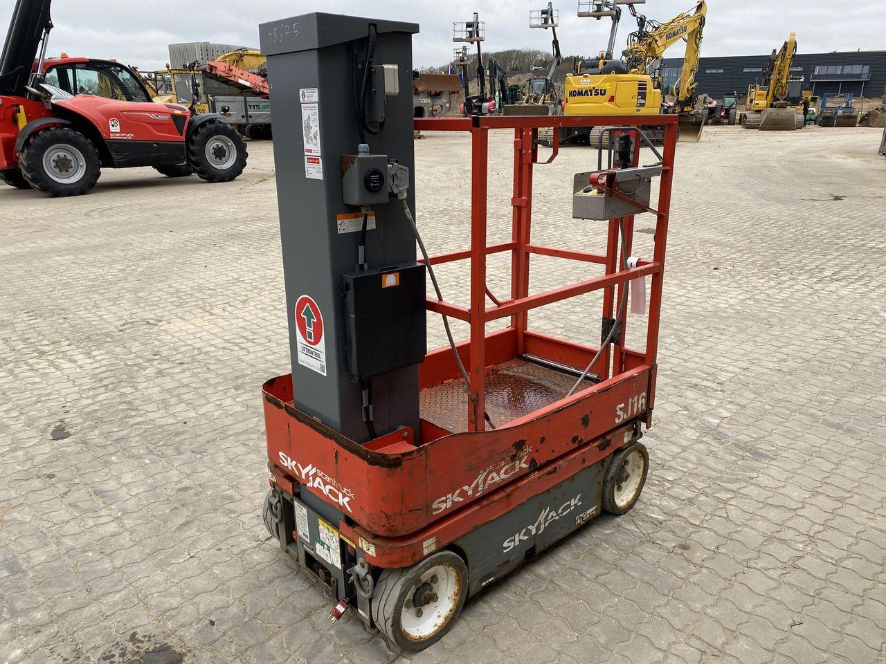 Skyjack SJ16 - Vertical mast lift: picture 4 Skyjack SJ16 - Vertical mast lift: picture 4