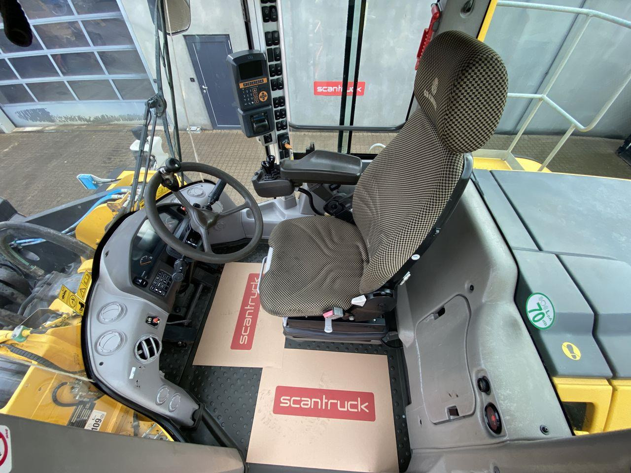 Volvo L220G - Wheel loader: picture 3 Volvo L220G - Wheel loader: picture 3