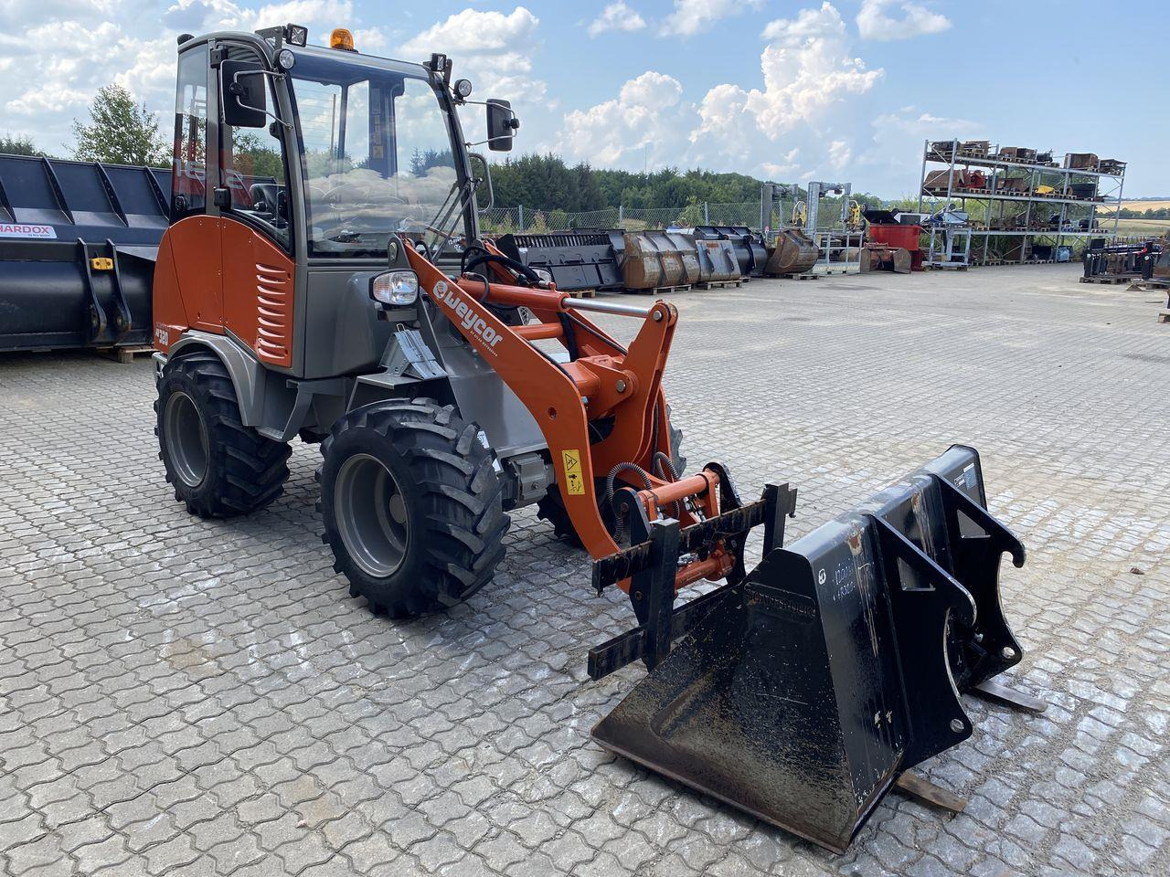 Weycor AR320 Cab - Compact loader: picture 5 Weycor AR320 Cab - Compact loader: picture 5