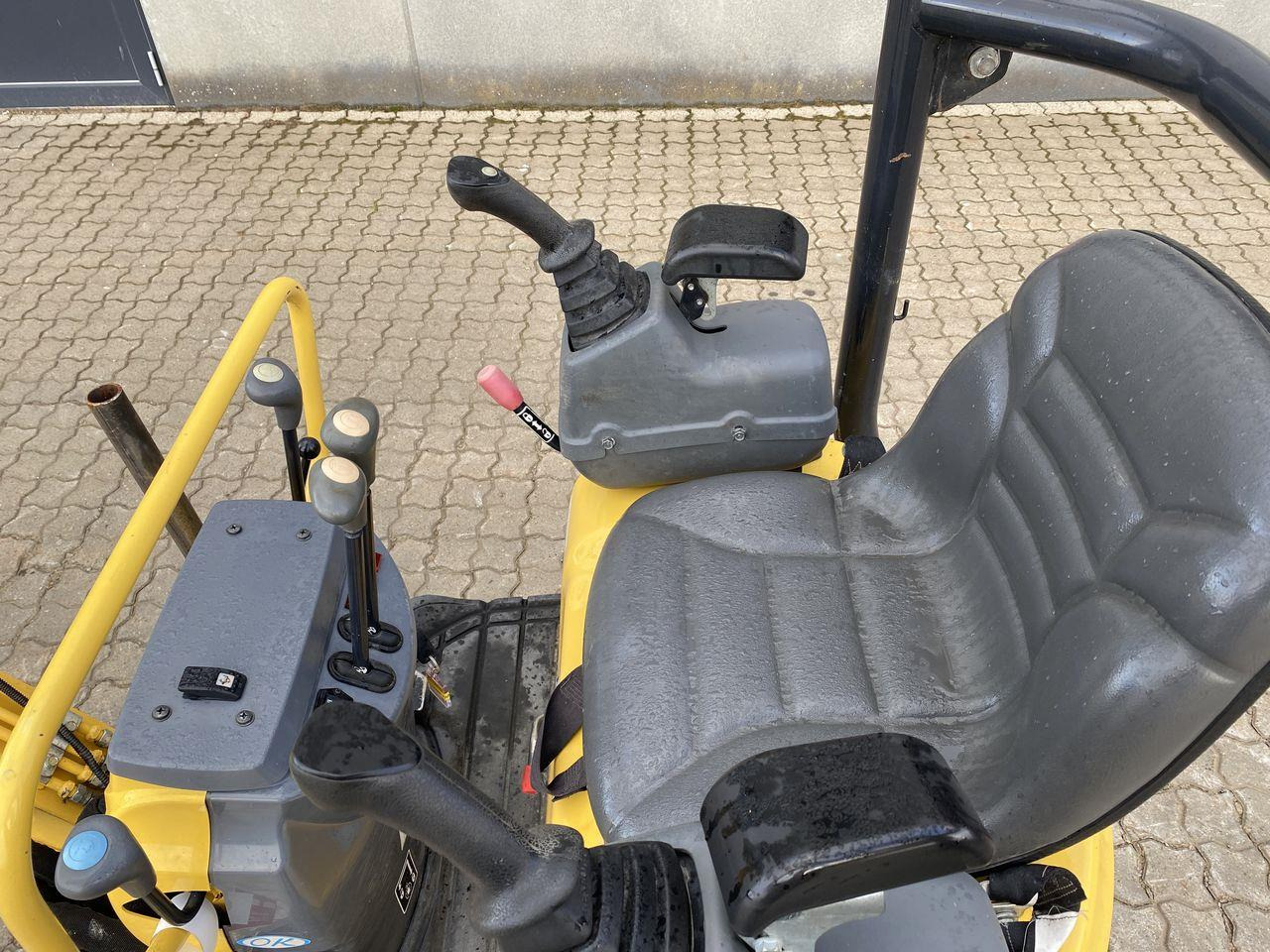 Yanmar VIO12 - Mini excavator: picture 3 Yanmar VIO12 - Mini excavator: picture 3