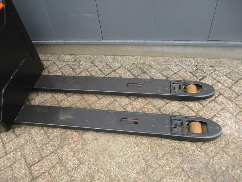 BT LPE200 - Pallet truck: picture 3 BT LPE200 - Pallet truck: picture 3