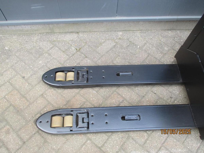 Toyota LPE 200 - Pallet truck: picture 3 Toyota LPE 200 - Pallet truck: picture 3