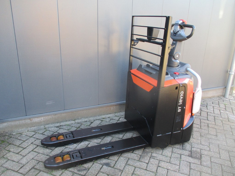 Toyota LPE 200 - Pallet truck: picture 2 Toyota LPE 200 - Pallet truck: picture 2