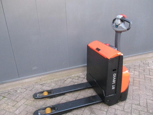 Toyota LWE 140 - Pallet truck: picture 2 Toyota LWE 140 - Pallet truck: picture 2