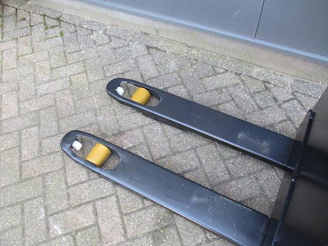 Toyota LWE 140 - Pallet truck: picture 5 Toyota LWE 140 - Pallet truck: picture 5