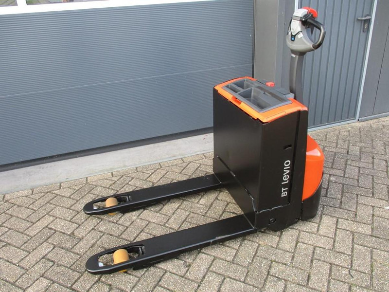 Toyota LWE160 - Pallet truck: picture 2 Toyota LWE160 - Pallet truck: picture 2