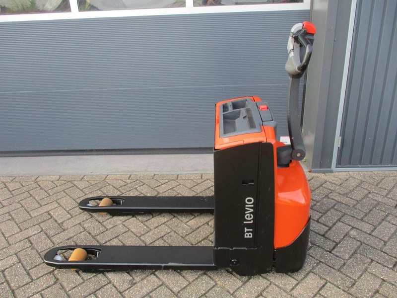 Toyota LWE160 - Pallet truck: picture 1 Toyota LWE160 - Pallet truck: picture 1