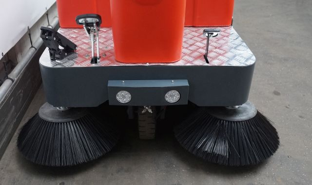 EP T1260 - Industrial sweeper: picture 3 EP T1260 - Industrial sweeper: picture 3
