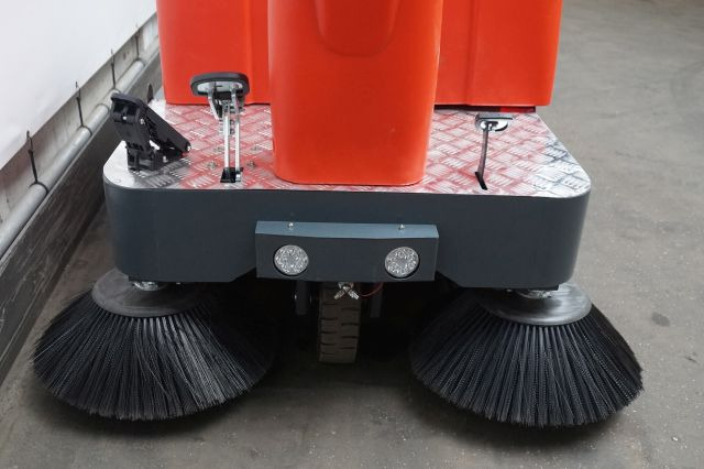 EP T1260 - Industrial sweeper: picture 4 EP T1260 - Industrial sweeper: picture 4
