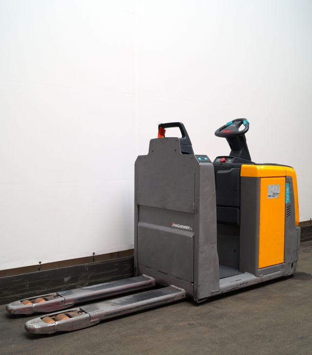 Jungheinrich ECE220 - Order picker: picture 1 Jungheinrich ECE220 - Order picker: picture 1
