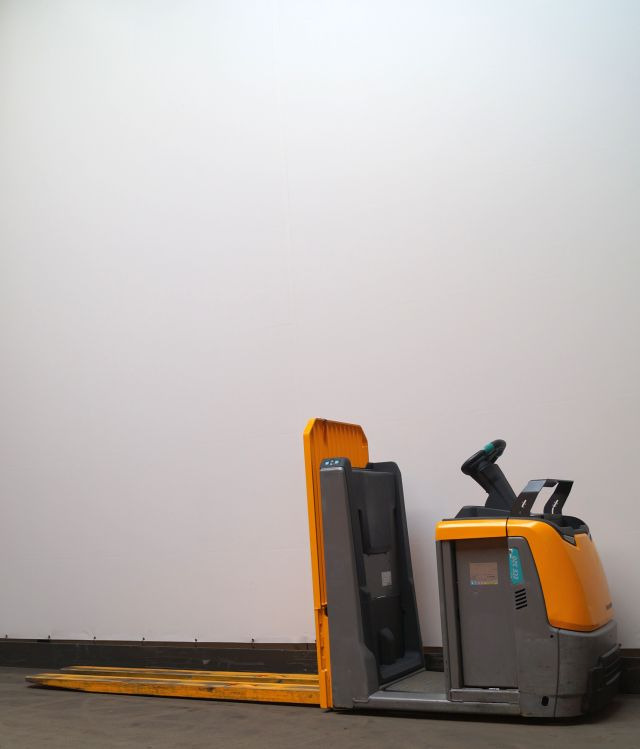Jungheinrich ECE320 - Order picker: picture 2 Jungheinrich ECE320 - Order picker: picture 2