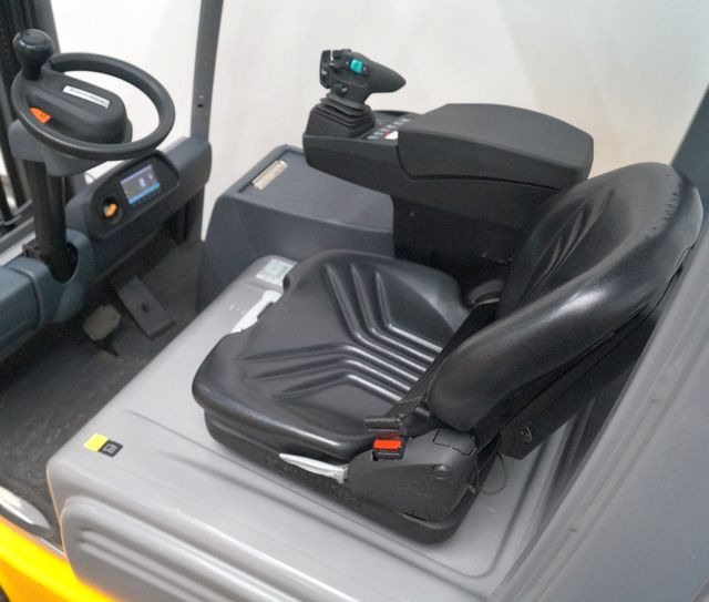 Jungheinrich EFG320 - Electric forklift: picture 4 Jungheinrich EFG320 - Electric forklift: picture 4