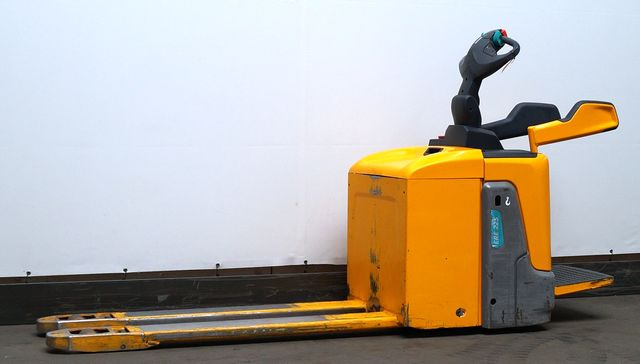 Jungheinrich ERE225 - Pallet truck: picture 1 Jungheinrich ERE225 - Pallet truck: picture 1