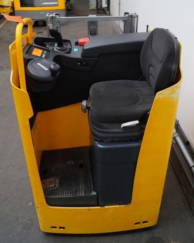 Jungheinrich ESD220 - Stacker: picture 3 Jungheinrich ESD220 - Stacker: picture 3