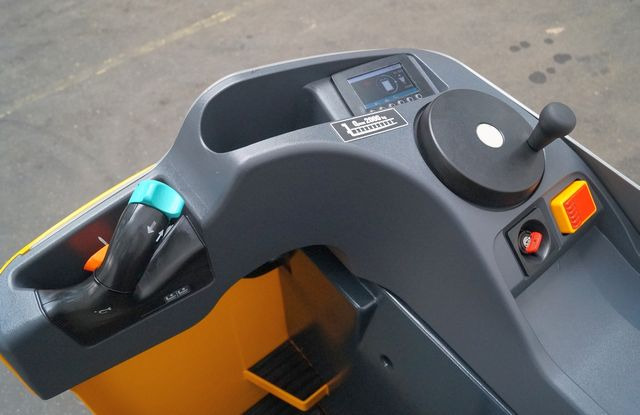 Jungheinrich ESE120 - Pallet truck: picture 5 Jungheinrich ESE120 - Pallet truck: picture 5