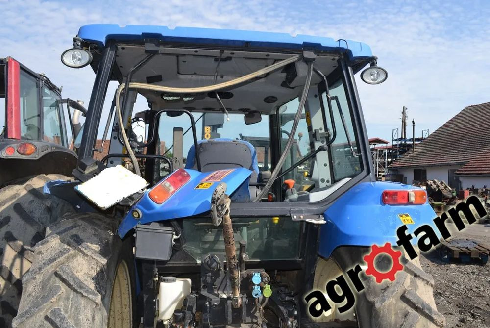 New Holland T5050 skrzynia silnik most obudowa piasta blok zawór - Gearbox for Agricultural machinery: picture 1 New Holland T5050 skrzynia silnik most obudowa piasta blok zawór - Gearbox for Agricultural machinery: picture 1