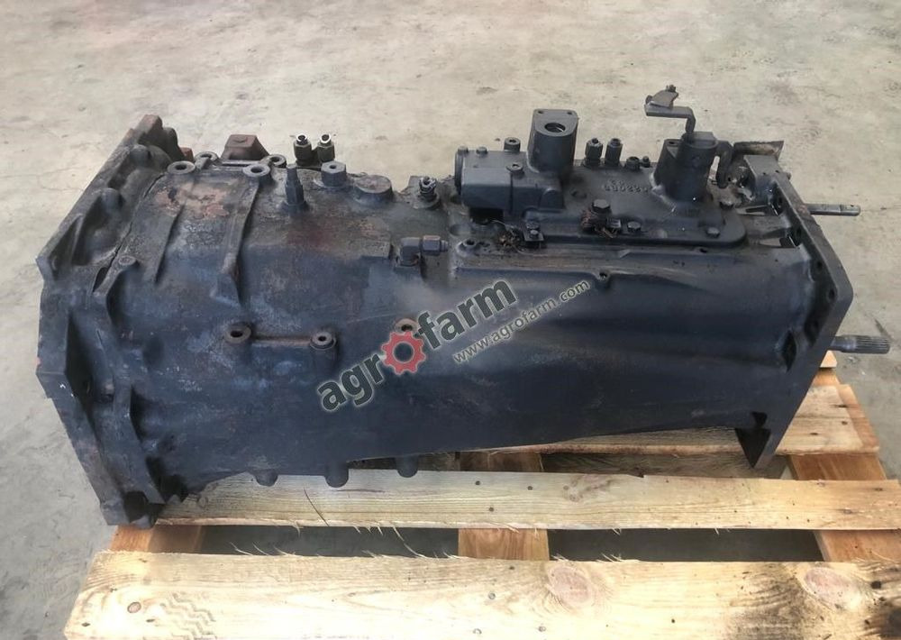 Skrzynia biegów Claas Ares 630 RZ 6005027780 - Gearbox: picture 4 Skrzynia biegów Claas Ares 630 RZ 6005027780 - Gearbox: picture 4