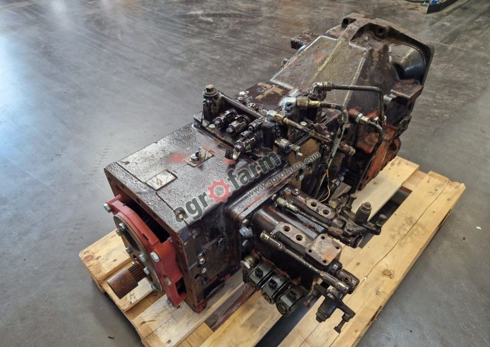 Skrzynia biegów New Holland M100 - Gearbox: picture 1 Skrzynia biegów New Holland M100 - Gearbox: picture 1