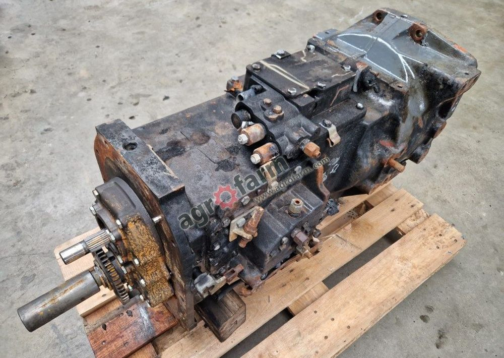 Skrzynia biegów New Holland TS100 - Gearbox: picture 3 Skrzynia biegów New Holland TS100 - Gearbox: picture 3