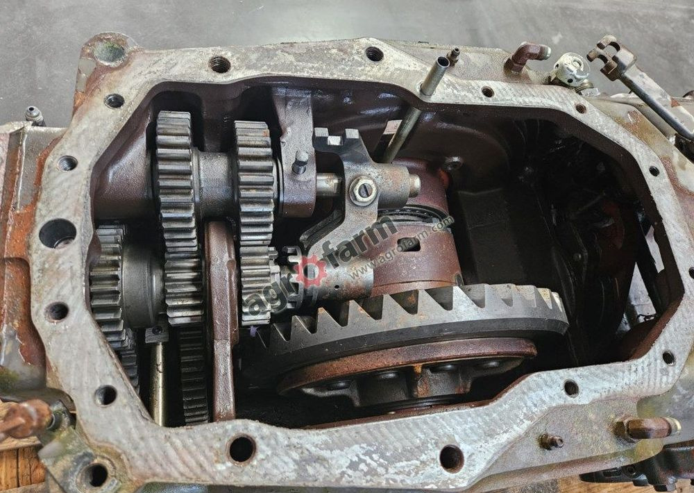 TYLNY MOST MASSEY FERGUSON 3070 3382213M4 - Gearbox: picture 2 TYLNY MOST MASSEY FERGUSON 3070 3382213M4 - Gearbox: picture 2