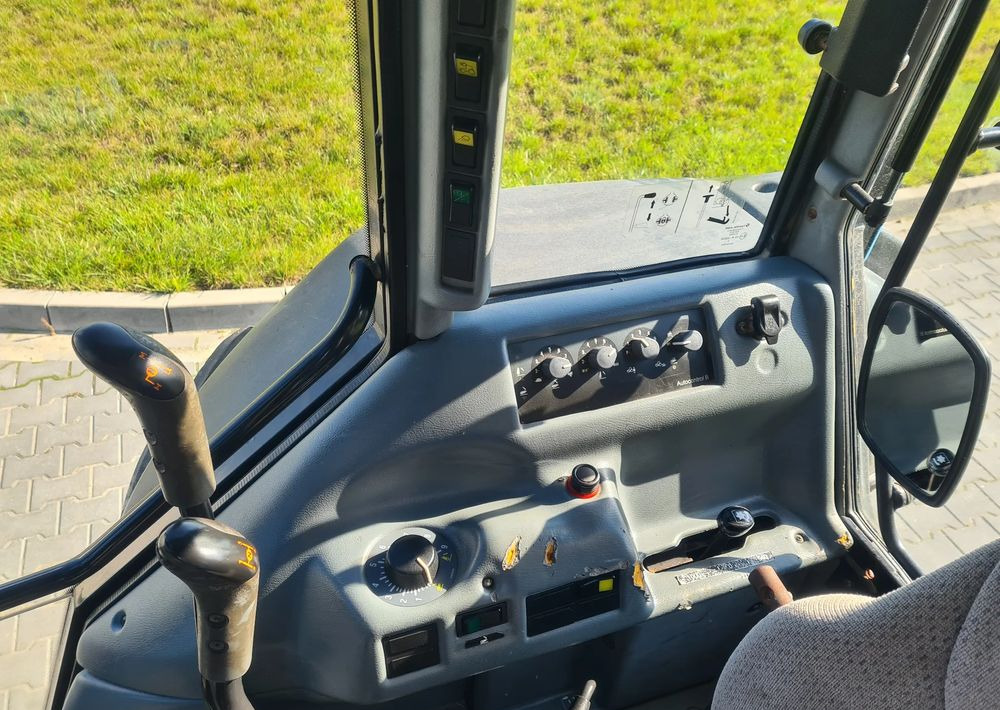 Farm tractor Valtra A95: picture 7