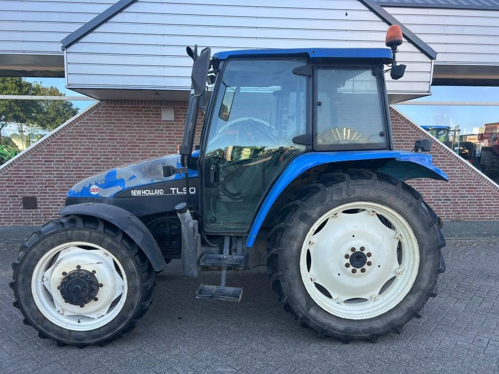 New Holland TL 90  - Farm tractor: picture 2 New Holland TL 90  - Farm tractor: picture 2