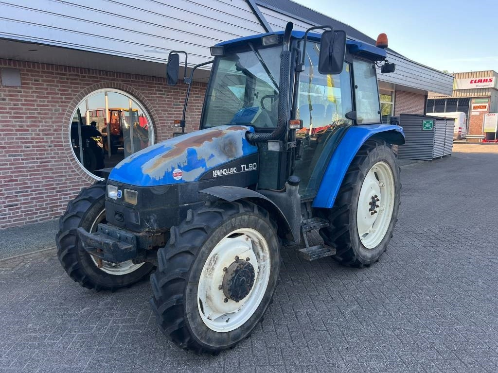 New Holland TL 90  - Farm tractor: picture 1 New Holland TL 90  - Farm tractor: picture 1