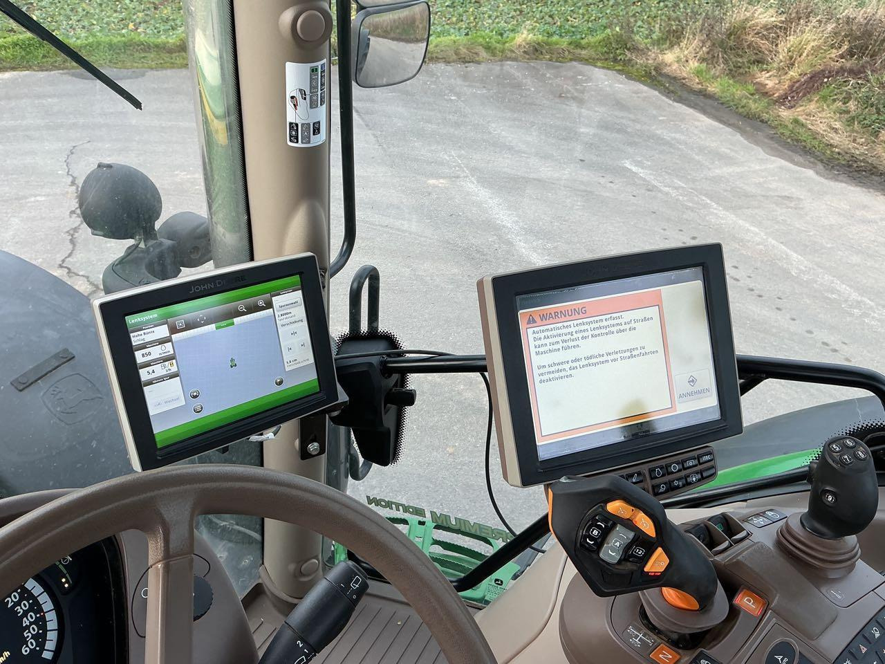 John Deere 6145 R Premium - Farm tractor: picture 4 John Deere 6145 R Premium - Farm tractor: picture 4