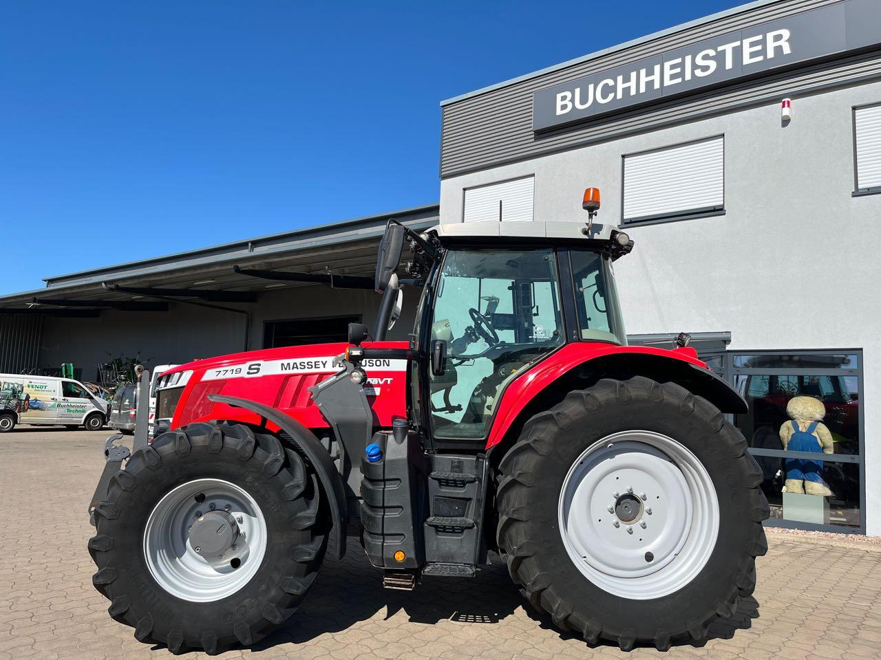 Massey Ferguson 7719 DynaVT - Farm tractor: picture 5 Massey Ferguson 7719 DynaVT - Farm tractor: picture 5
