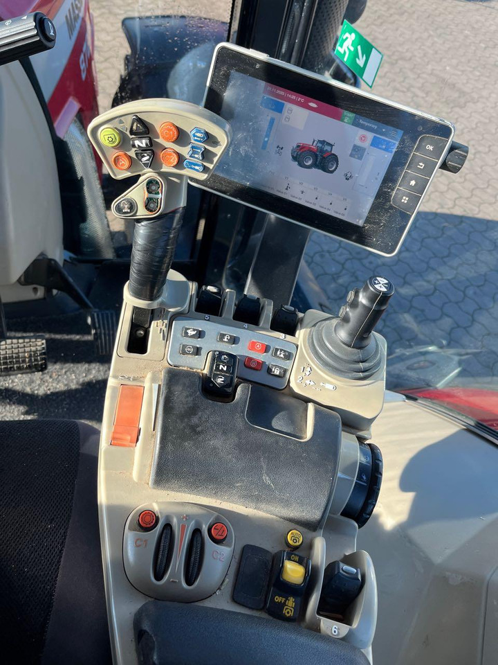 Massey Ferguson 8727 Dyna-VT - Farm tractor: picture 5 Massey Ferguson 8727 Dyna-VT - Farm tractor: picture 5