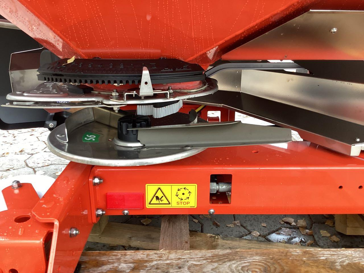 Rauch AXIS-H 50.2 EMC + W - Fertilizer spreader: picture 5 Rauch AXIS-H 50.2 EMC + W - Fertilizer spreader: picture 5