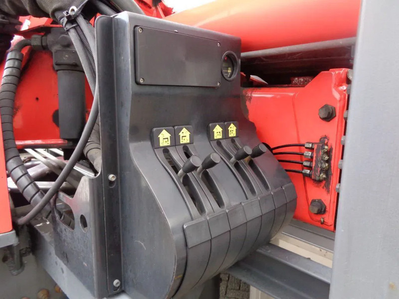 Interior photo 1: Crane truck DAF CF 460 Combi Pacton MXD220 + 8X2 + Manual + Euro 6 + Palfinger PK 18500 Interior photo 1: Crane truck DAF CF 460 Combi Pacton MXD220 + 8X2 + Manual + Euro 6 + Palfinger PK 18500